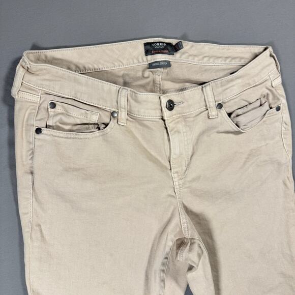 Torrid Women's Plus Size Tan Boyfriend Straight Mid-Rise Stretch Jeans - Size 14 - Picture 5 of 11